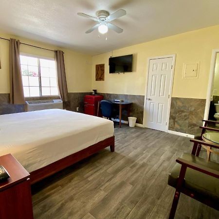 Europa Inn & Suites Desert Hot Springs Εξωτερικό φωτογραφία