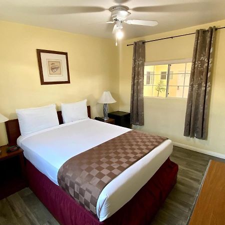 Europa Inn & Suites Desert Hot Springs Εξωτερικό φωτογραφία