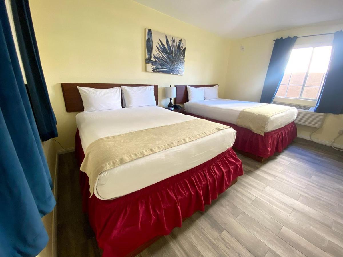 Europa Inn & Suites Desert Hot Springs Εξωτερικό φωτογραφία