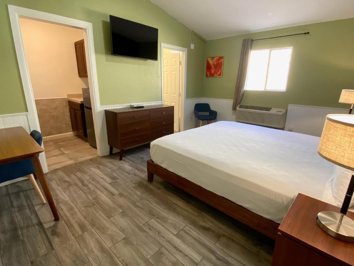 Europa Inn & Suites Desert Hot Springs Εξωτερικό φωτογραφία
