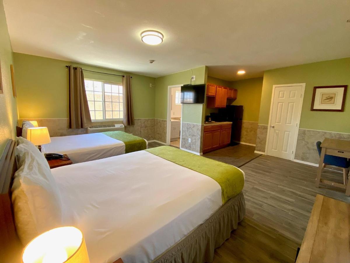 Europa Inn & Suites Desert Hot Springs Εξωτερικό φωτογραφία