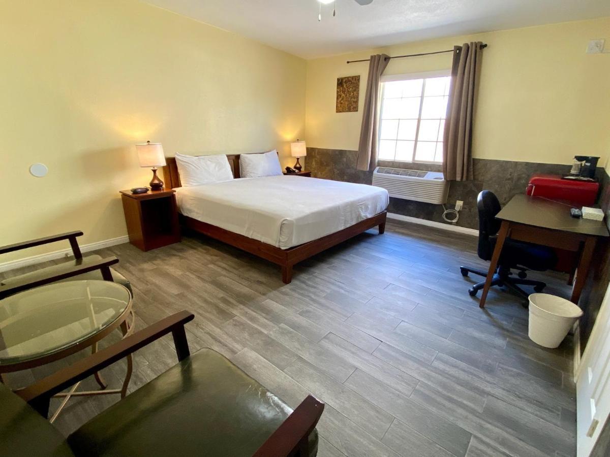 Europa Inn & Suites Desert Hot Springs Εξωτερικό φωτογραφία