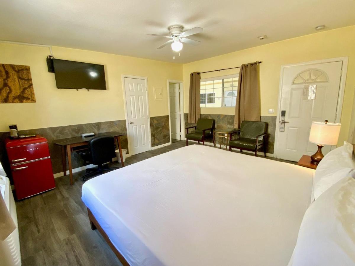 Europa Inn & Suites Desert Hot Springs Εξωτερικό φωτογραφία