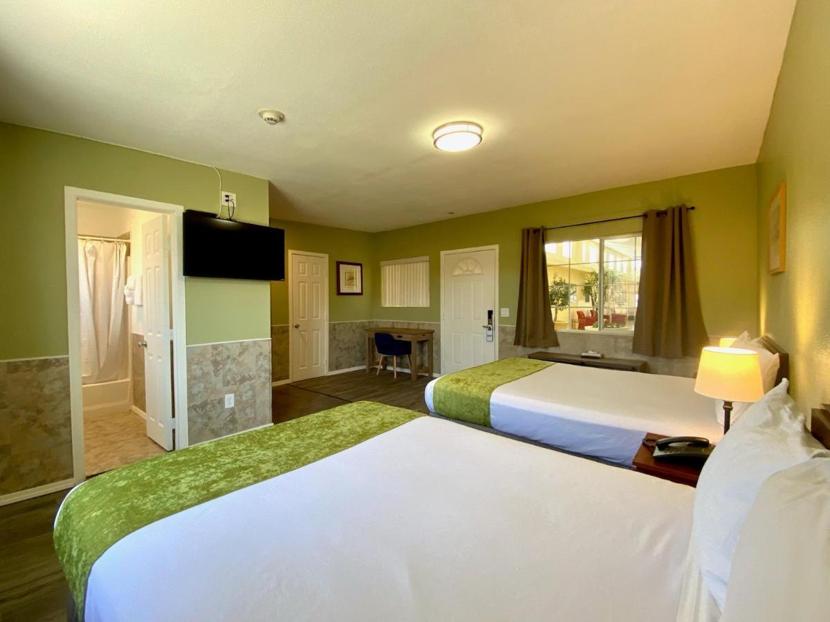 Europa Inn & Suites Desert Hot Springs Εξωτερικό φωτογραφία