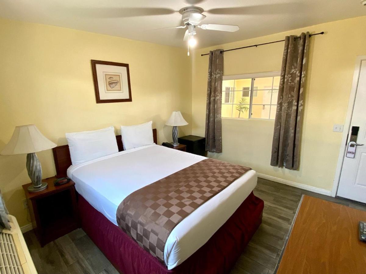Europa Inn & Suites Desert Hot Springs Εξωτερικό φωτογραφία