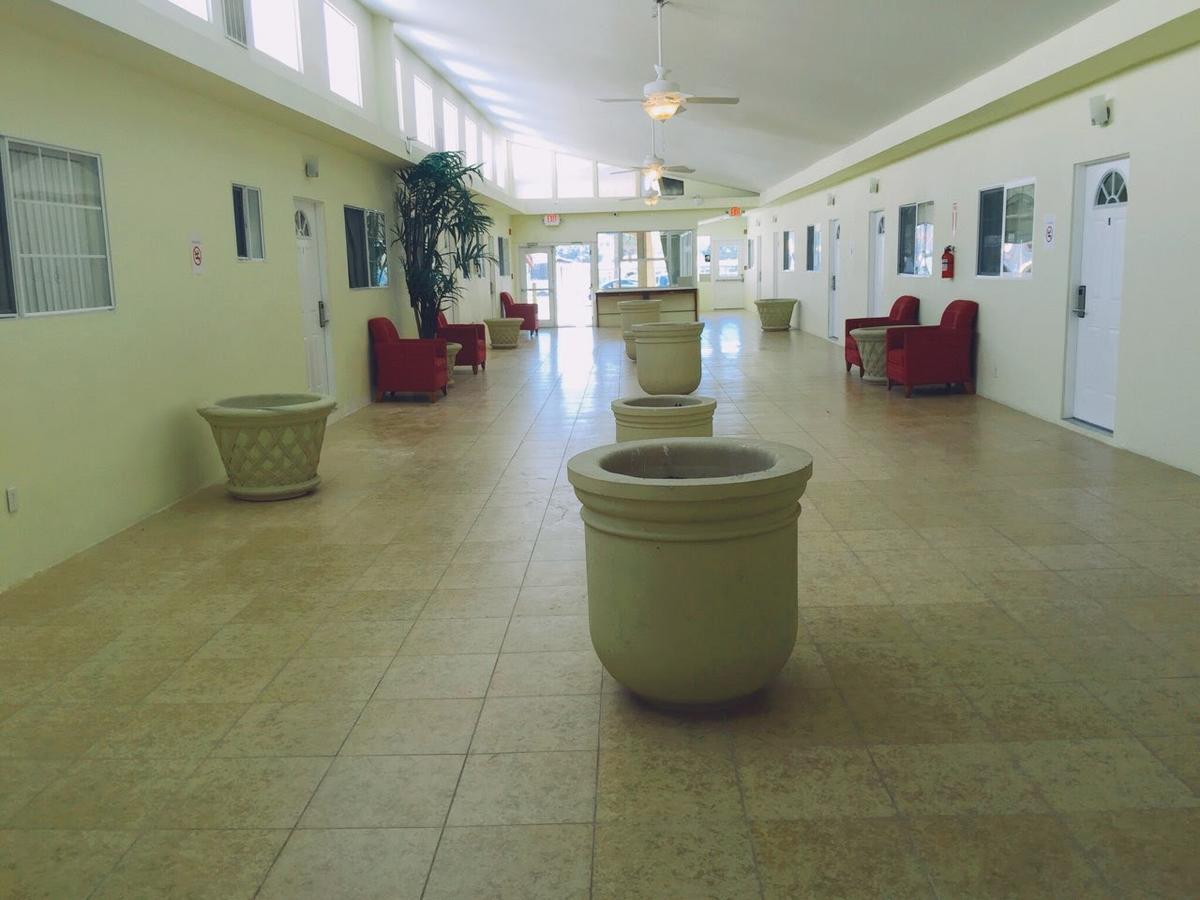 Europa Inn & Suites Desert Hot Springs Εξωτερικό φωτογραφία