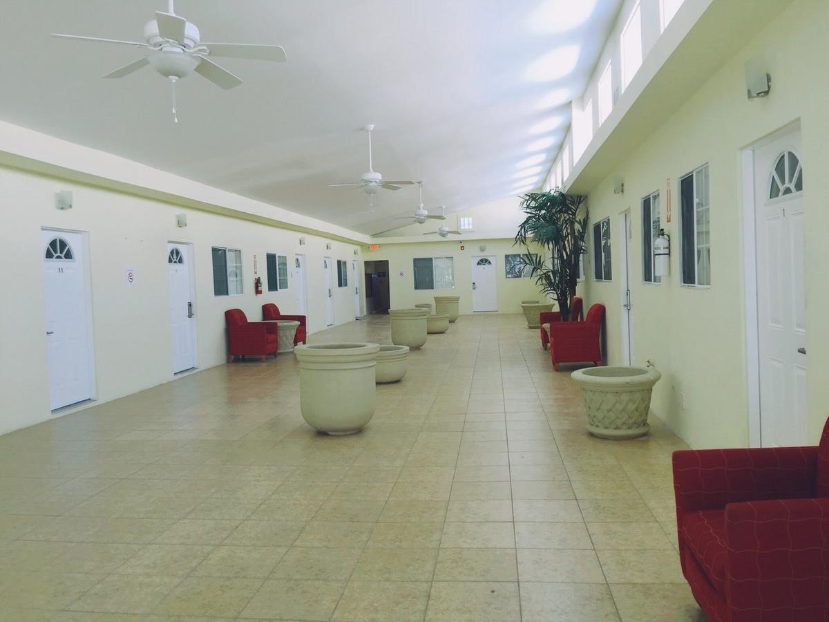 Europa Inn & Suites Desert Hot Springs Εξωτερικό φωτογραφία