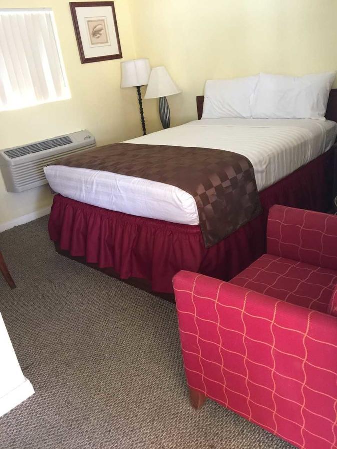 Europa Inn & Suites Desert Hot Springs Εξωτερικό φωτογραφία