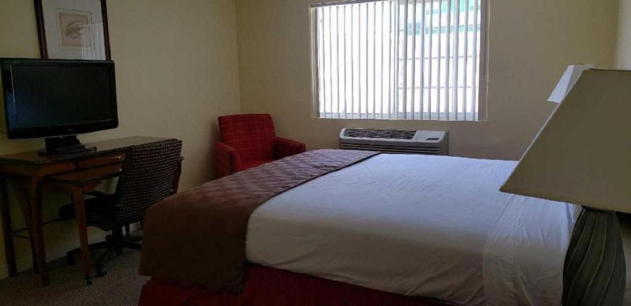 Europa Inn & Suites Desert Hot Springs Εξωτερικό φωτογραφία